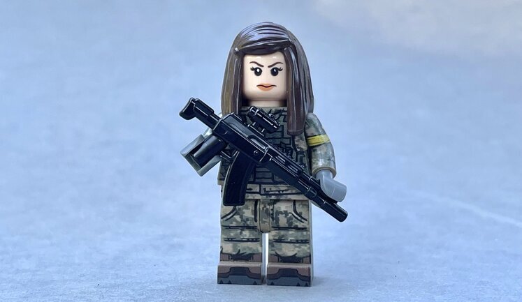 Ритейлер Lego присвятив фігурки українським захисницям