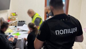 Ошукували пенсіонерів та продавали їхню землю: на Харківщині викрили масштабну шахрайську схему. ФОТОрепортаж