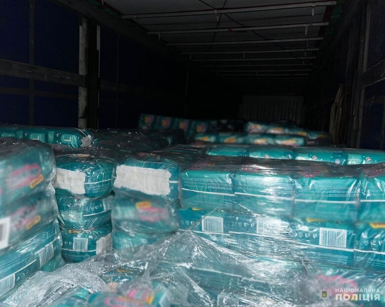 Крали з вантажівок майно, яке призначалося військовим та жителям деокупованих територій: На Кіровоградщині затримали підозрюваних 03