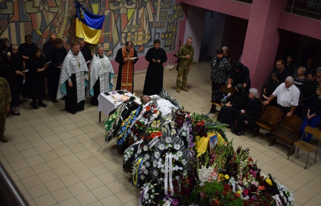 С погибшим в зоне АТО бойцом 128-ой бригады Брычаком простились на Закарпатье 01
