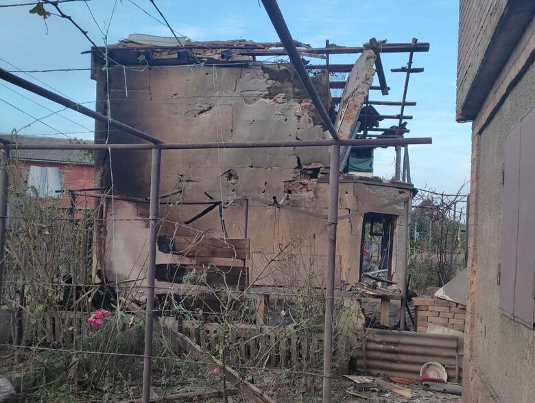 Будинок у Нікопольському районі, в який влучив російський снаряд