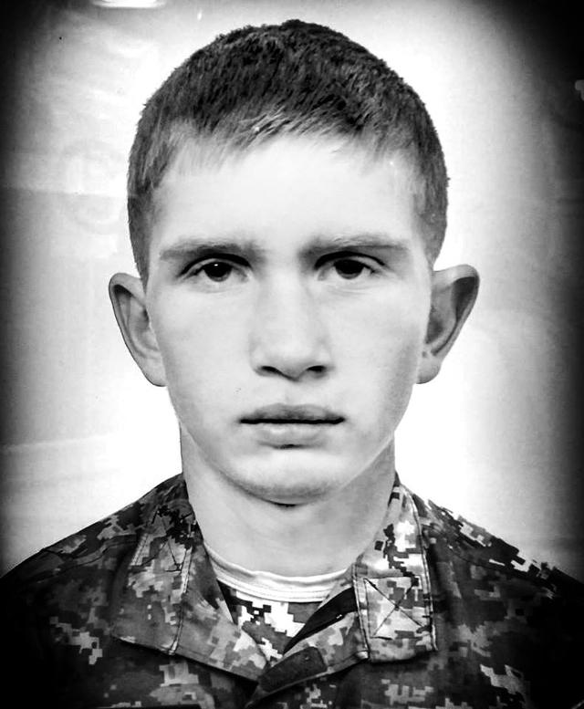 Учора поблизу Водяного під обстрілом найманців РФ загинув 19-річний воїн Ілля Стецун 02