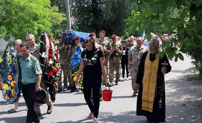 На Одещині в останню путь провели воїна 79-ї ОДШБр Євгена Чумаченка, який загинув 13 липня в зоні ООС 03