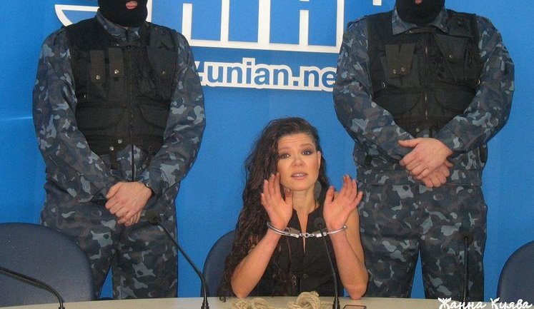 Symbol of Ukraine is Prison! Singer Ruslana Held a Press Conference in Handcuffs and Under Guard. PHOTO