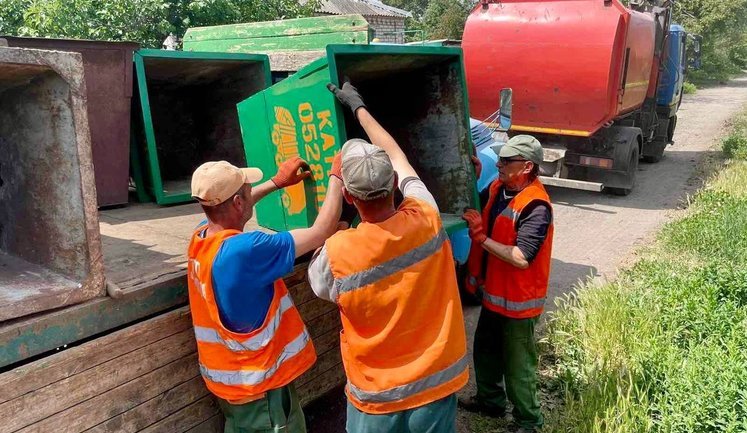 Через загрозу ударів РФ у Краматорську припинили вивезення сміття на частині вулиць, - міська рада