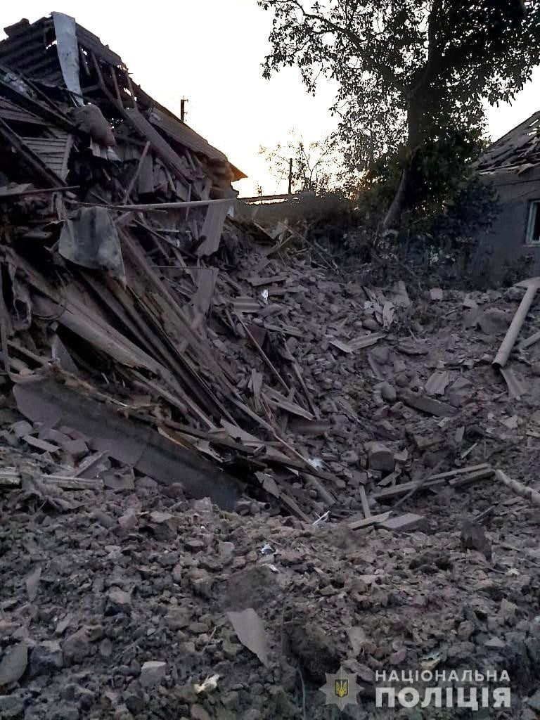 Рашисты нанесли удары по четырем населенным пунктам Запорожской области. Есть погибшие и раненые 04