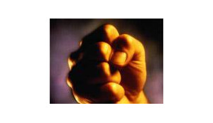 "Это не разборки! Это беспредел", - милиция "крышует" избиение активистов уличных акций отморозками с кастетами. ВИДЕО