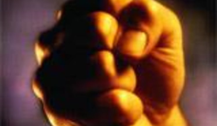 "Это не разборки! Это беспредел", - милиция "крышует" избиение активистов уличных акций отморозками с кастетами. ВИДЕО