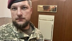 Офіцера ЗСУ Погребиського знову викликають в суд у справі щодо облиття зеленкою зрадника Волошина, який давно втік з України. ФОТО