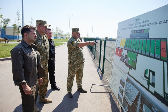 Zelenskyi watches military exercises in Mykolaiv region 12