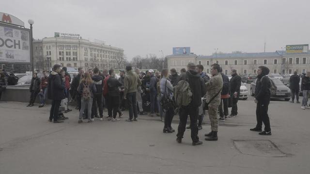 Окна повыбивало, двери внутри повыбивало, - последствия взрыва складов в Балаклее 01