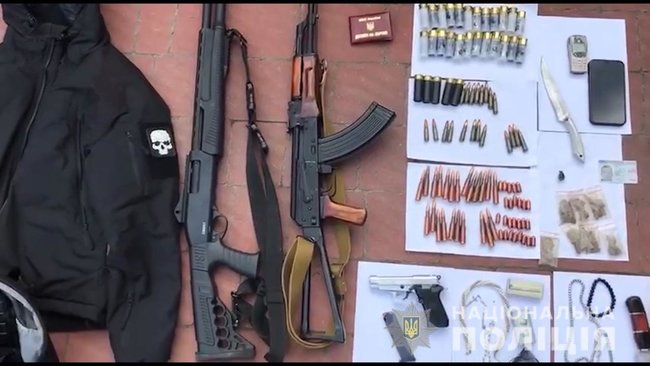 Поліцейські затримали членів Мукачівської банди, які промишляли розбоєм, викраденнями людей і торгівлею зброєю 02
