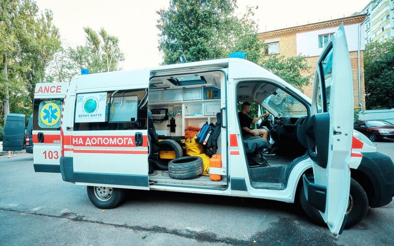 Благодійний фонд Велич Життя передав карету швидкої допомоги прифронтовій лікарні Донеччини 02