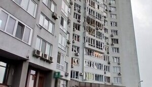 Последствия дроновой атаки РФ на Киев: повреждены многоэтажка и автомобили. ФОТОРЕПОРТАЖ