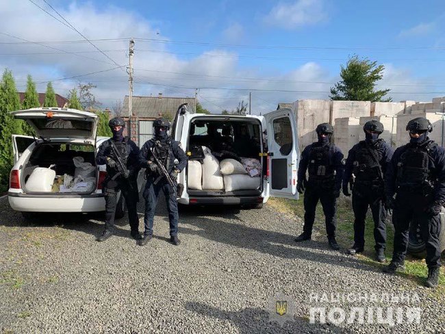 Полиция изъяла полтонны янтаря в Ривненской области 06