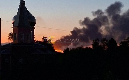 Дрони атакували Ільський НПЗ у Краснодарському краї РФ: на підприємстві виникла пожежа