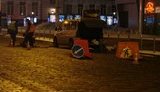 В Киеве коммунальщики приезжают чинить дороги на "мерсах". ФОТО