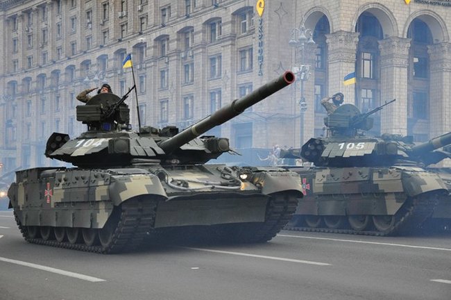 Від Точки-У до Джавелінів: вражаючі кадри 250 одиниць бойової техніки на Хрещатику 27