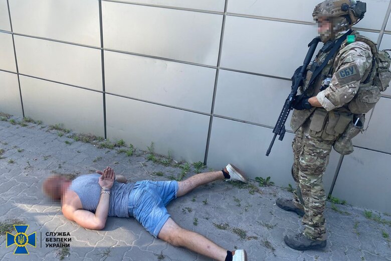 Банда рекетирів, які вибивали гроші з військовослужбовця ЗСУ, затримана на Житомирщині, - СБУ 05