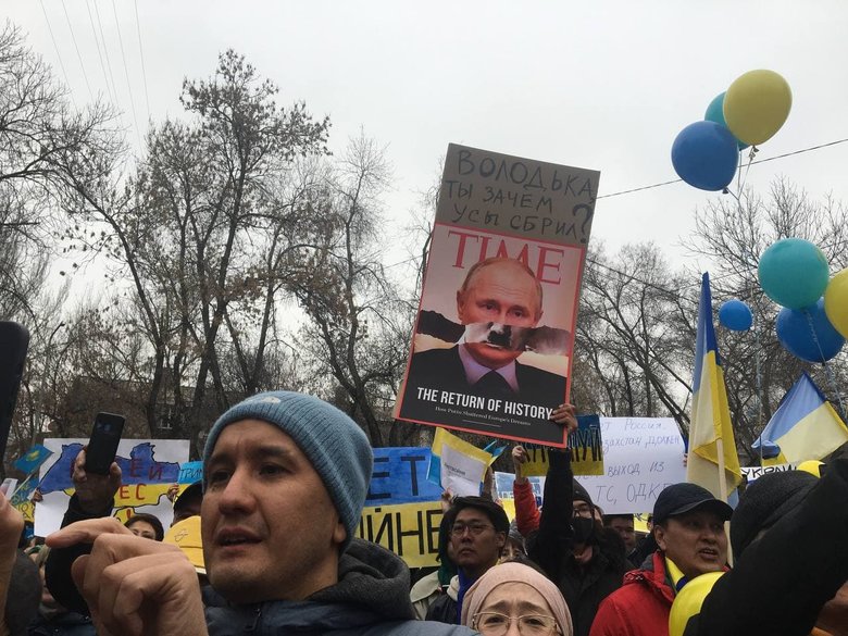 Путін Капут: у Казахстані люди вийшли на мітинг на підтримку України 02