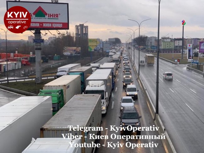 Из-за протеста дальнобойщиков значительно затруднен въезд в Киев, - СМИ 07