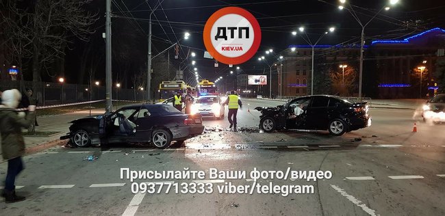 Пять человек пострадали в аварии на Соломенской площади 04