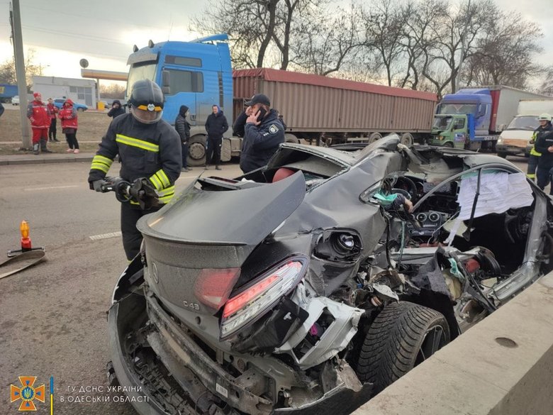 Жена украинского футболиста Данченко погибла в аварии в Одессе 01