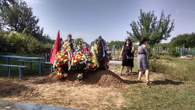 Українського воїна Артура Безсмертного (позивний Ронін) поховали в Дніпропетровській області 02
