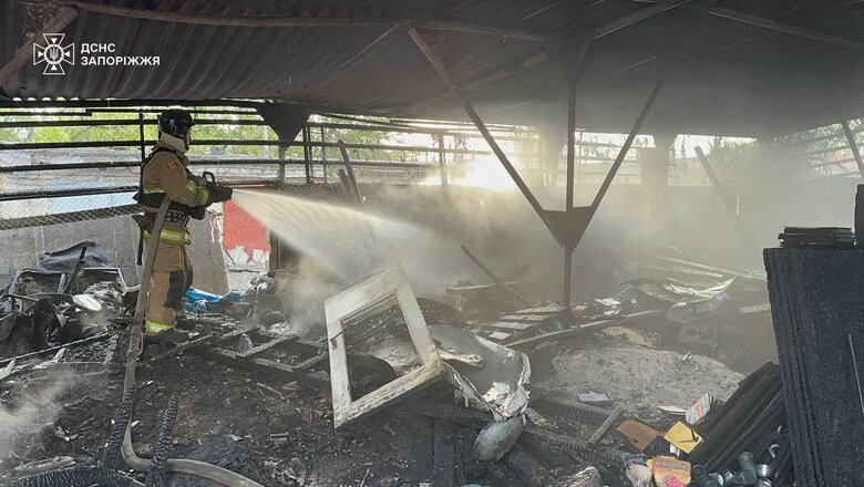 Рятувальники ліквідують пожежу у Запоріжжі 8 травня