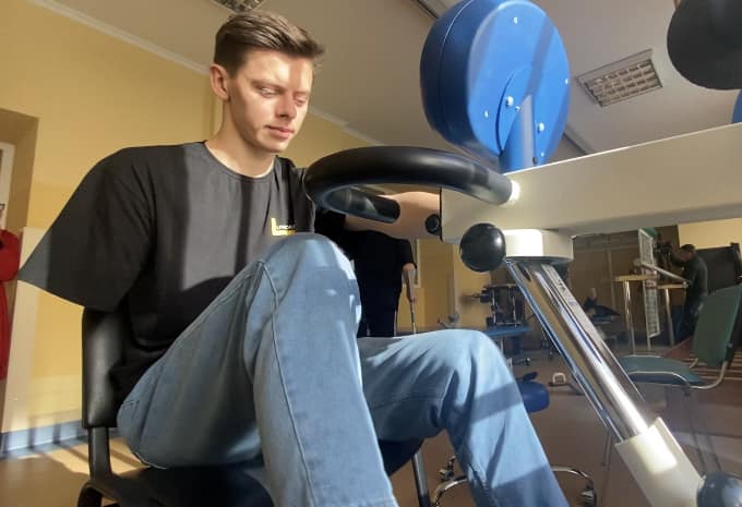 Воїн Сергій Костюченко втратив руку й покинув дівчину, щоб не бути тягарем. Але вона розшукала його, щоб одружитися 07