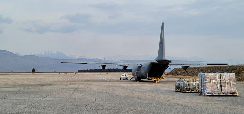 Более 1300 тонн военной помощи отправила Канада в Украину 02 Более 1300 тонн военной помощи отправила Канада в Украину 02