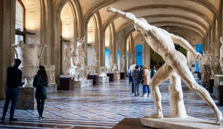 Лувр знову пограбували: цього разу ‒ свої ж гіди