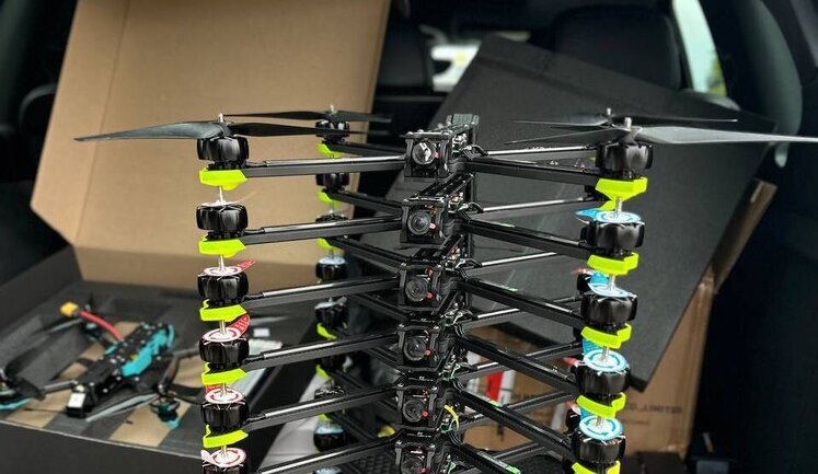 Сообществом Цензор.НЕТ в июле профинансировало производство 120 FPV-дронов "Дикі Шершні". ФОТОрепортаж