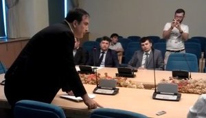 You have sold the public interest to fly two-three times cheaper and exchanged it to the oligarchic instructions - Saakashvili excoriated Ministry of Transport officials. VIDEO