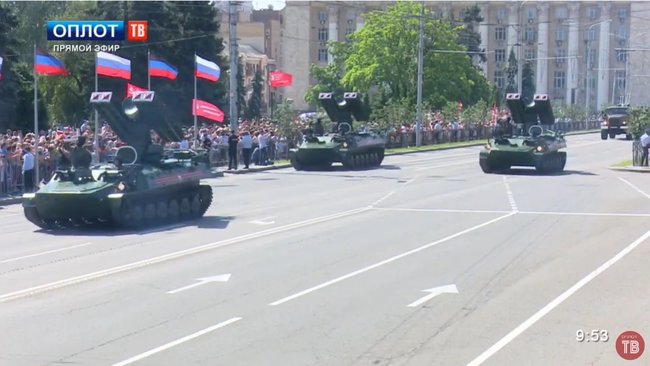 Оккупанты проводят в Донецке военный парад 05