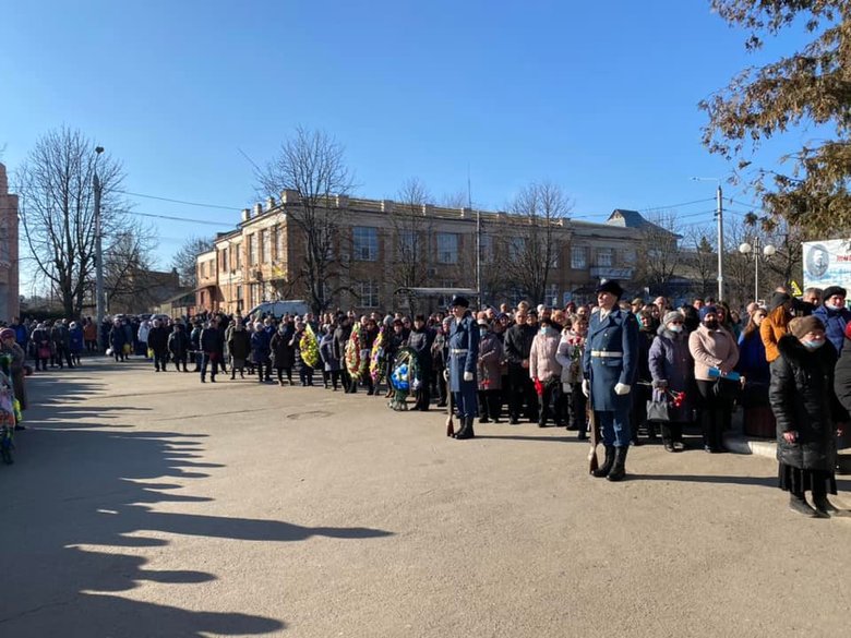 На Вінниччині попрощалися із загиблим внаслідок російського обстрілу воїном 56-ї ОМПБр Денисом Кононенком 13