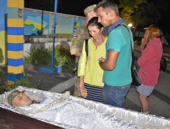 С воином 28-й ОМБр Сергеем Цепухом, погибшим от пули снайпера на Донбассе, простятся завтра на Волыни 02