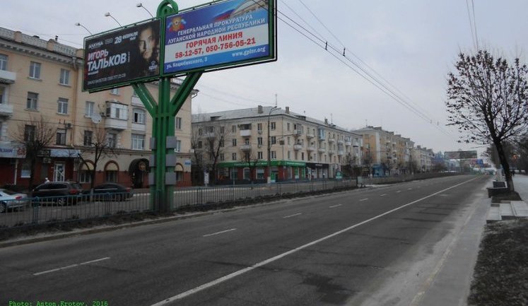 "Restoration of Soviet era, ruin, and empty streets": occupied war-ridden Luhansk. PHOTOS
