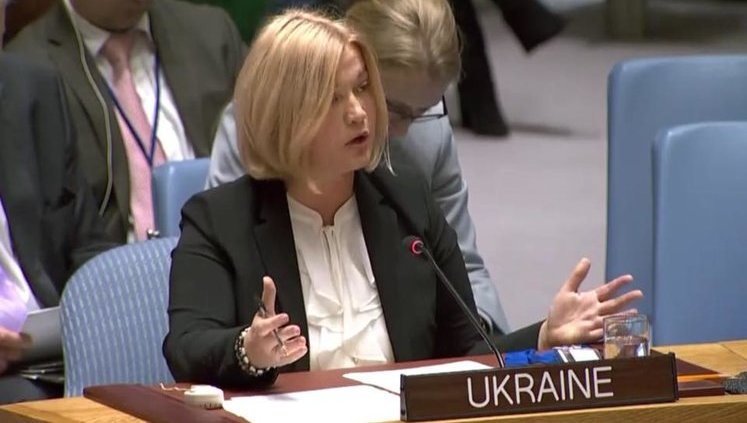 Первых лиц государства в санкционные списки не вносят. Но в целом санкции РФ направлены против Порошенко, вся команда президента - там, - Ирина Геращенко
