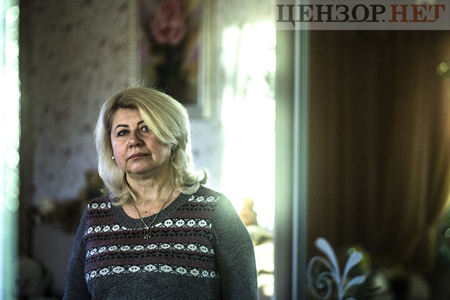 Мама молодшого сержанта міліції Романа Сокуренка (Сокола): Рома побіг витягати хлопців, коли в них стріляв снайпер. Вони йшли на перший штурм Іловайська 02