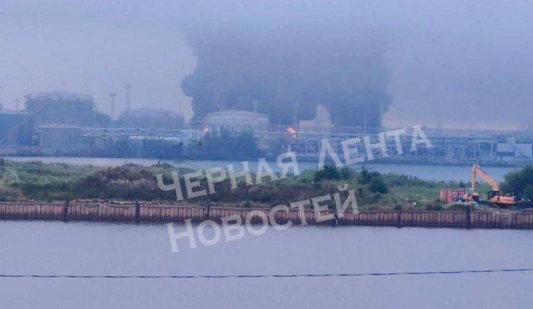 У Росії повідомили про удари по нафтовому терміналу та вибухи в кількох регіонах. ВІДЕО+ФОТО
