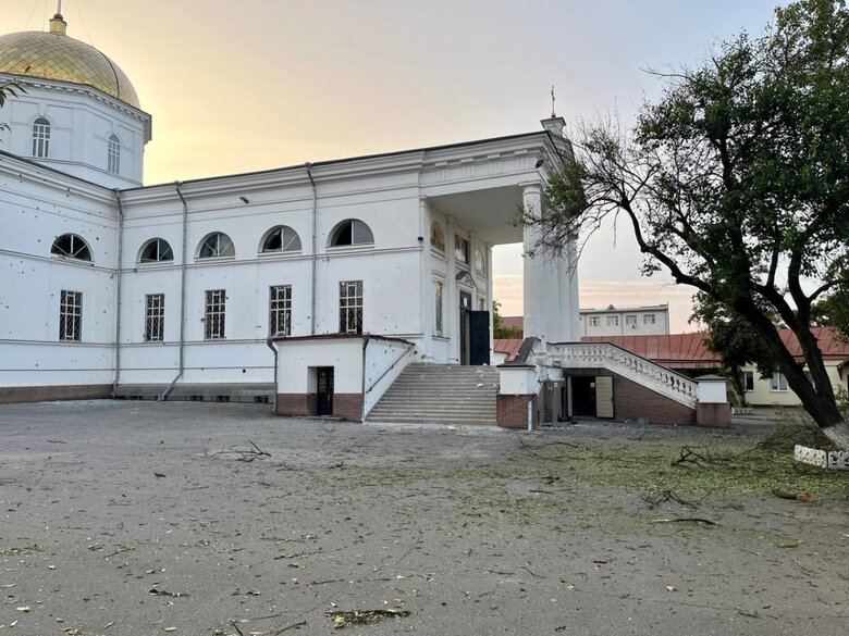 Kherson’s Holy Spirit Cathedral damaged as result of night shelling 01