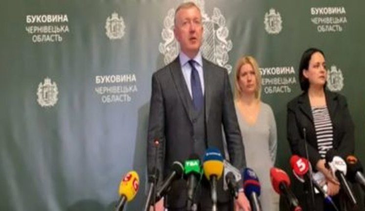 Люди с симптомами заболевания боятся обращаться к врачам из-за страха перед агрессивной реакцией соседей, - глава Черновицкой ОГА Осачук. ВИДЕО