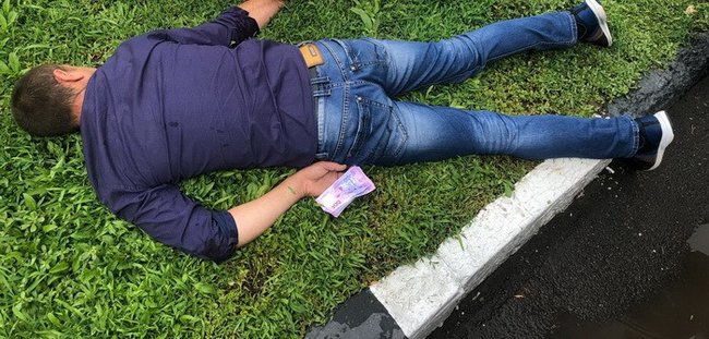 СБУ задержала жителя Черкасщины при попытке продажи трех килограммов ртути 03 СБУ задержала жителя Черкасщины при попытке продажи трех килограммов ртути 03