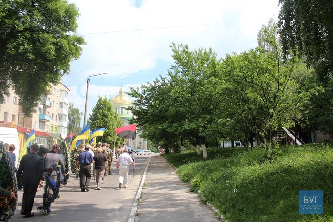 С бойцом 14-й ОМБр Олегом Пушкаруком, погибшим 9 мая на Луганщине, простились на Волыни 25