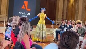 Дар’я Шахова із Слов’янська відкрила тиждень моди у Мілані у сукні Slava Ukraini. ВIДЕО
