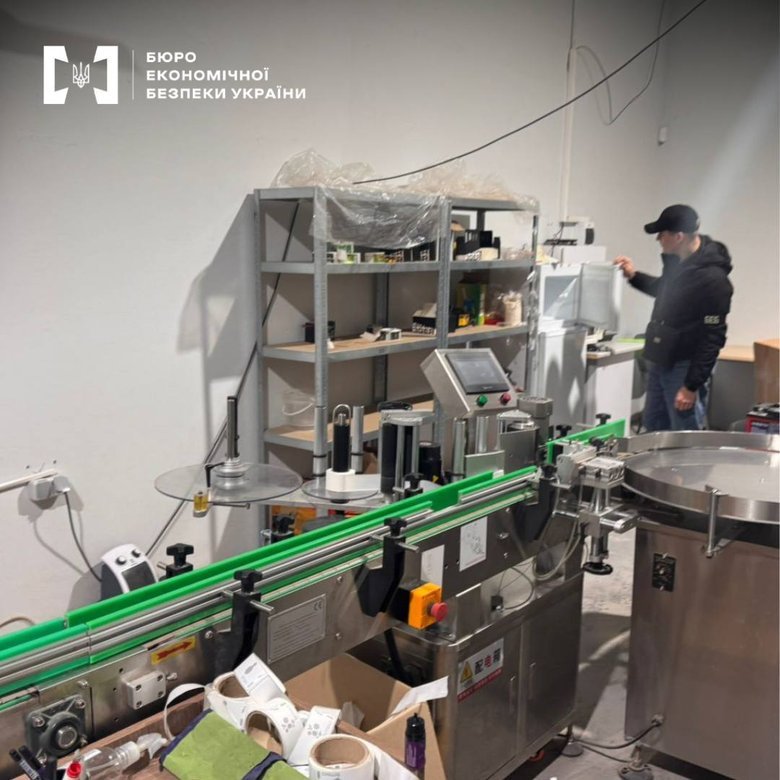 БЕБ викрило незаконне виробництво рідин для вейпів у Київській області