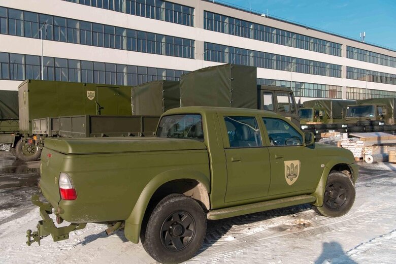 Воюющие на юге бригады ВСУ получат грузовики, Старлинки, оборудование для ПВО, шины и грелки 06