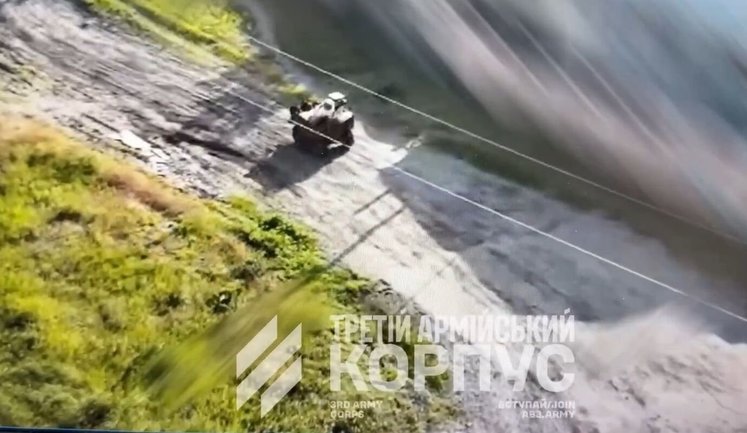 Операторы НРК подразделения "Кара" эвакуировали двух мирных жителей из прифронтового Лимана. ВИДЕО