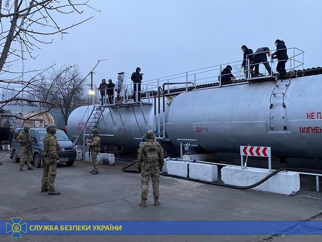 СБУ заблокировала производство опасного топлива на мини-НПЗ 01